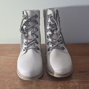 Cliffs by WHITE MOUNTAIN Cream Lace Up Boots